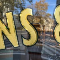 Vitrine enseigne dorure feuille d'or