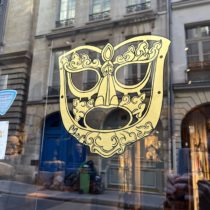 Dorure mate sous verre pour vitrine peinte